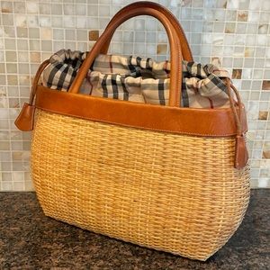 Burberry straw bag with plaid liner